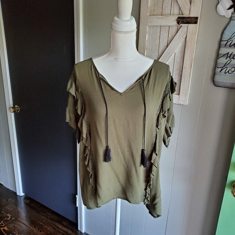 a.n.a Olive embroidered top